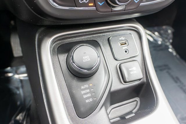 Used 2019 Black Jeep Latitude image 26