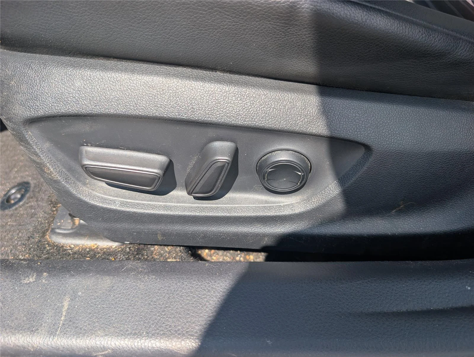 Used 2018 Super White Toyota SE image 11