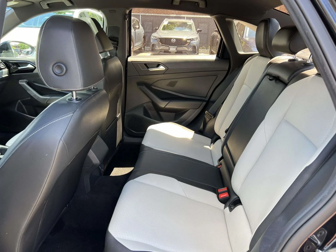 Used 2019 Deep Black Volkswagen 1.4T R-Line image 24