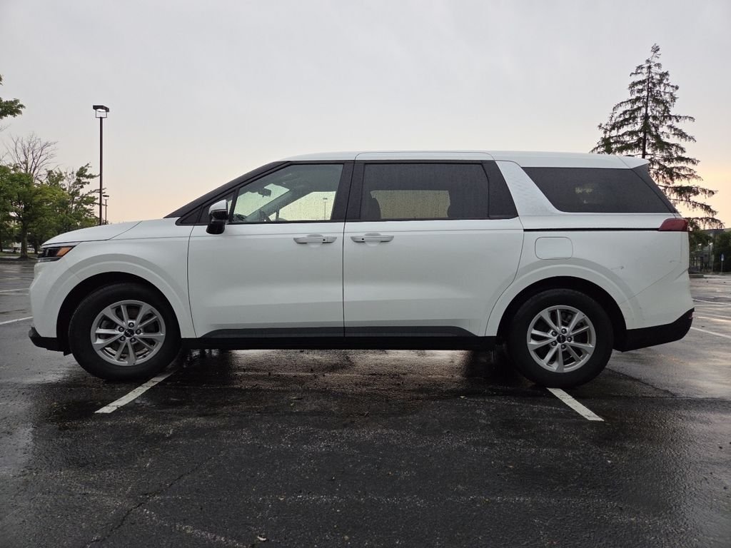 Used 2024 Snow White Pearl Kia LX image 18