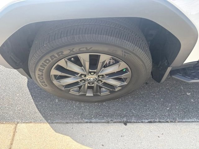 Used 2025 White Toyota Base image 11