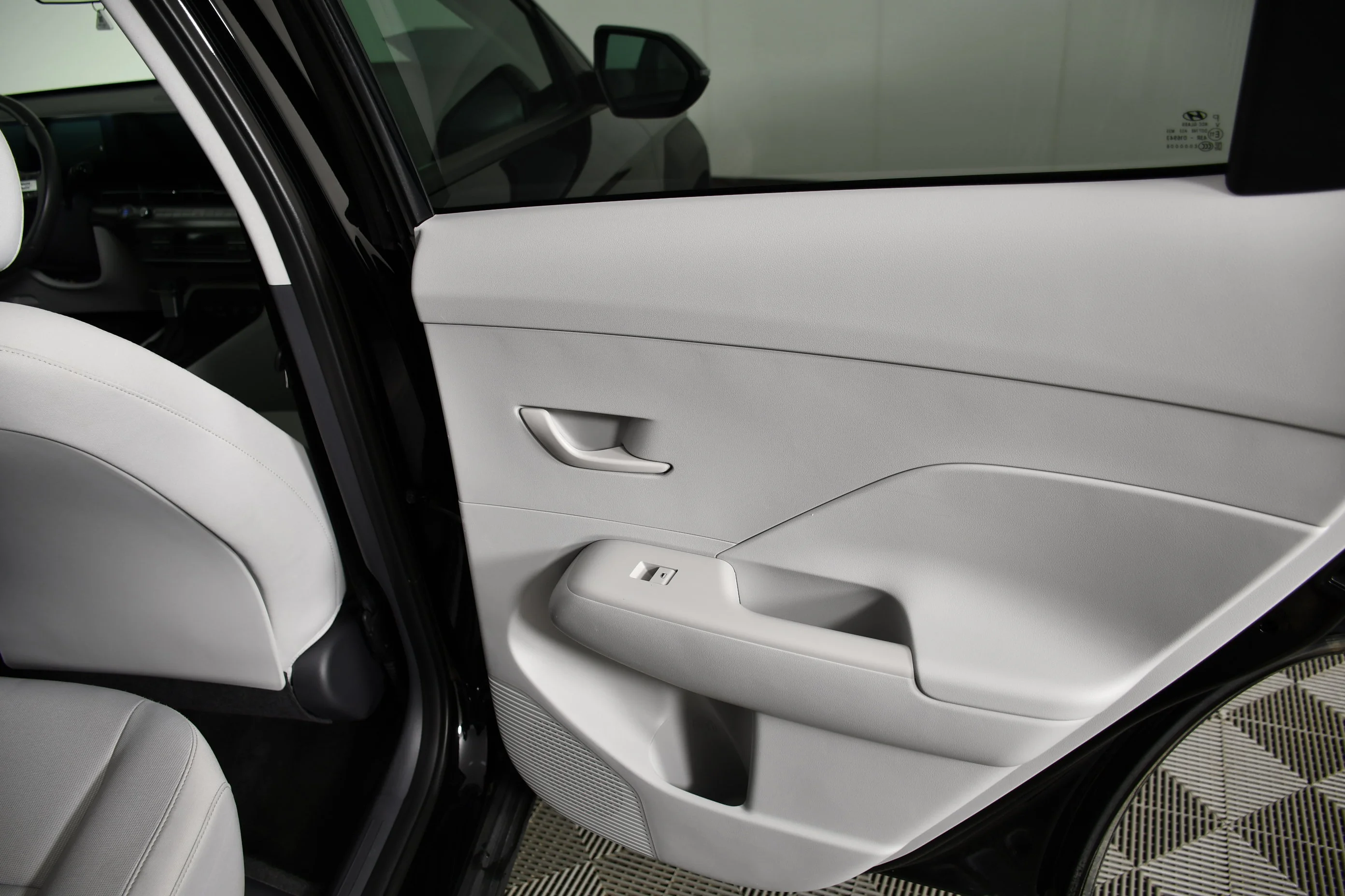 Used 2025 Abyss Black Pearl Hyundai SEL image 42