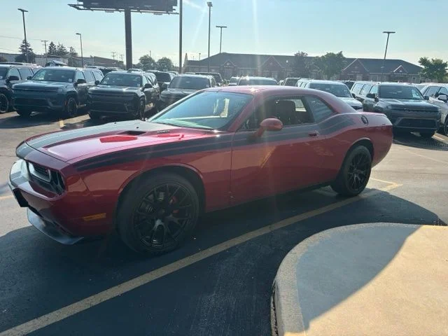 Used 2009 Inferno Red Crystal Pearl Dodge R/T image 3