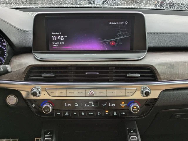 Used 2022 White Pearl Kia SX image 12