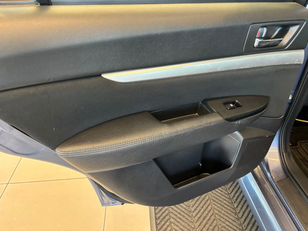 Used 2014 Blue Subaru 2.5i image 24
