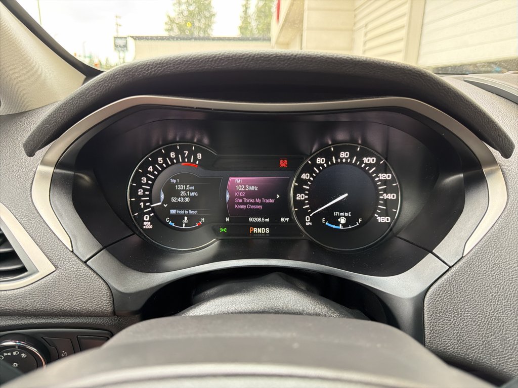 Used 2013 Silver Lincoln Base image 21