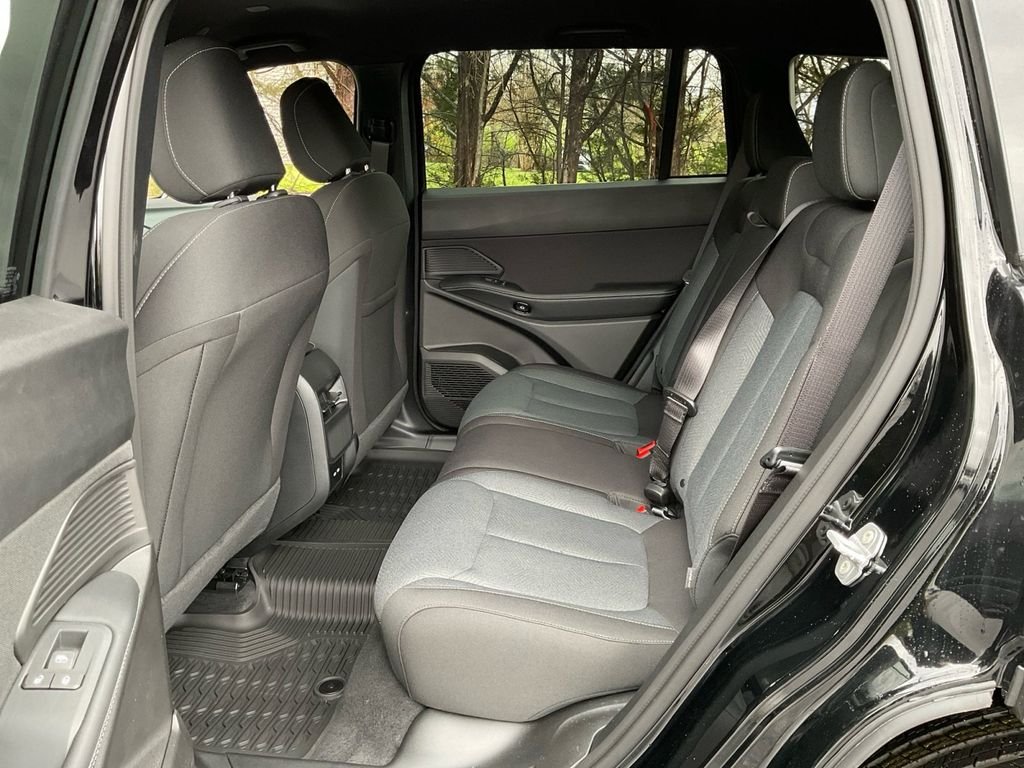 New 2026 Diamond Black Crystal Pearl-Coat Exterior Paint Jeep Laredo image 28