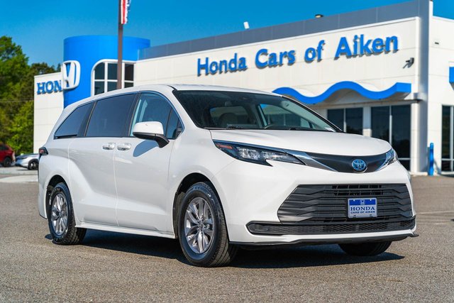 2024 Toyota Sienna LE