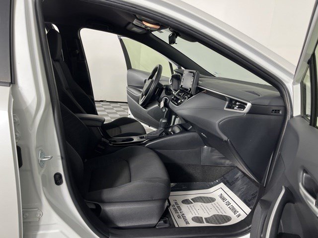 Certified Used 2022 Pearl Toyota SE image 31