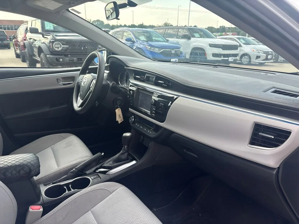 Used 2016 Silver Toyota LE image 23