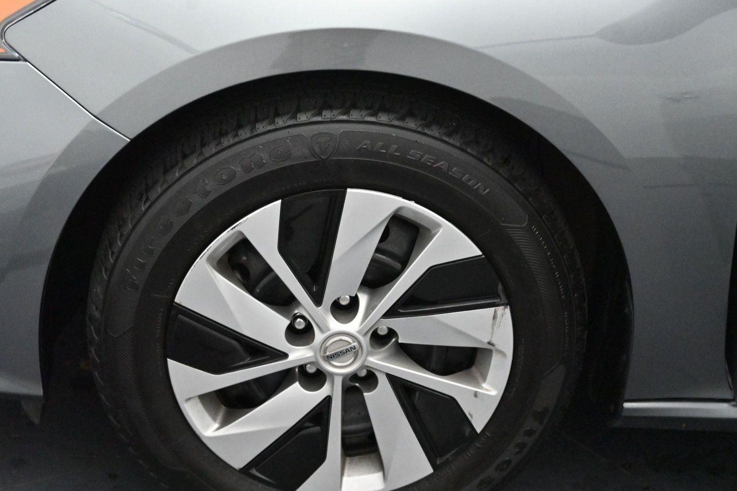 Used 2022 Gun Metallic Nissan 2.5 S image 30