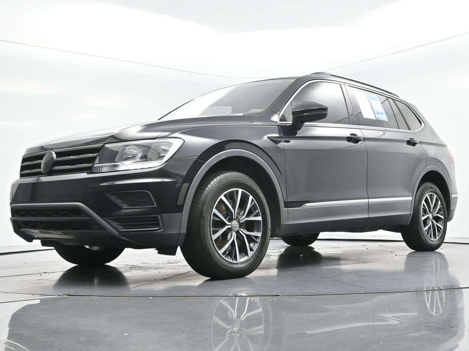 Used 2020 Deep Black Pearl Volkswagen SE image 46