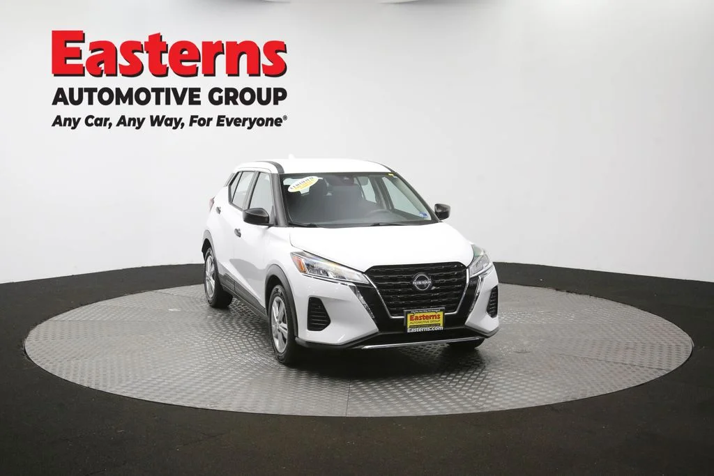 Used 2022 White Nissan S image 49