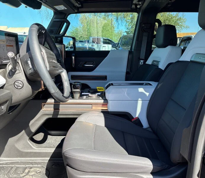 Used 2024 Black GMC 2X image 3