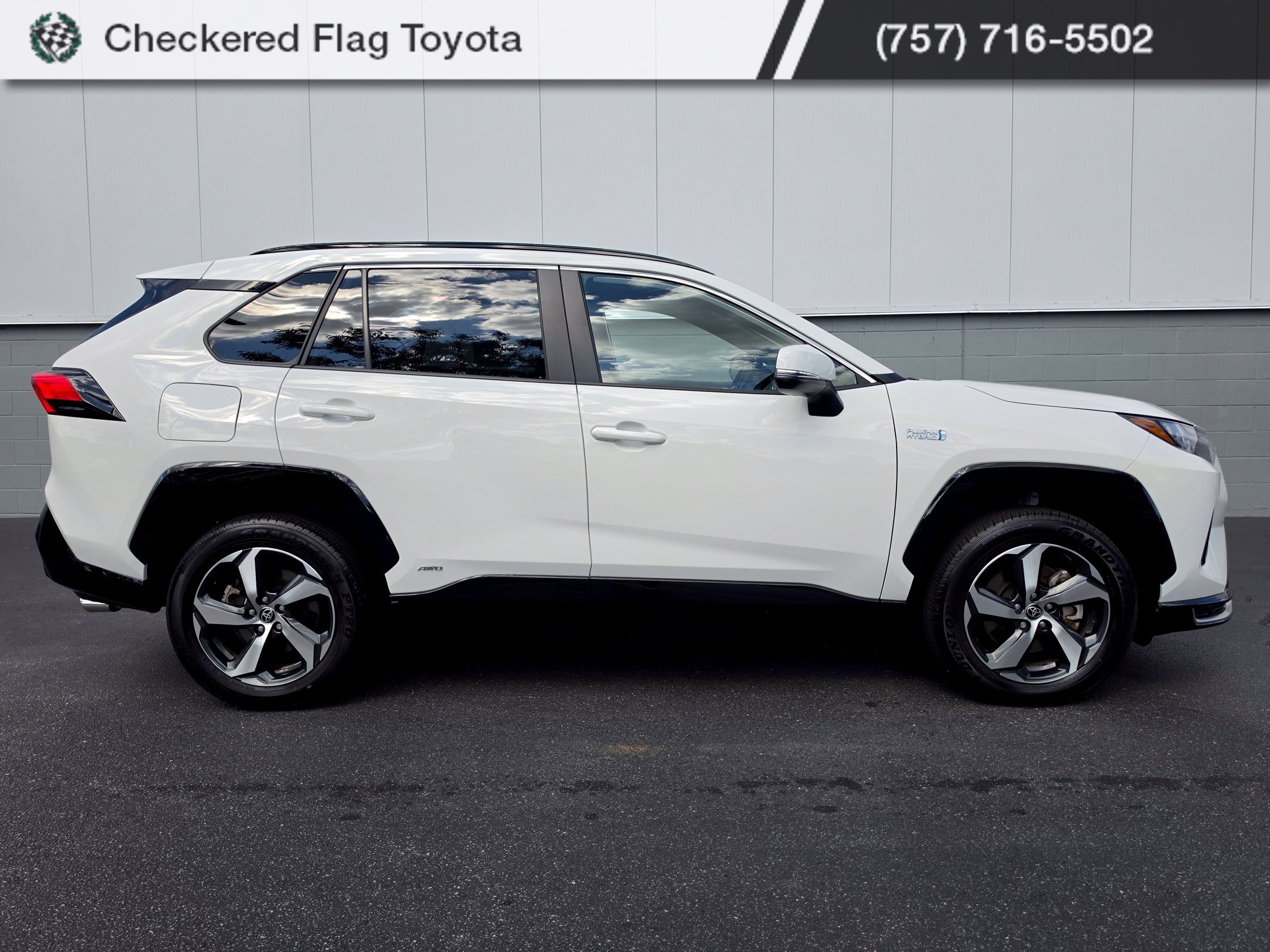 Used 2024 Ice Cap Toyota SE image 6