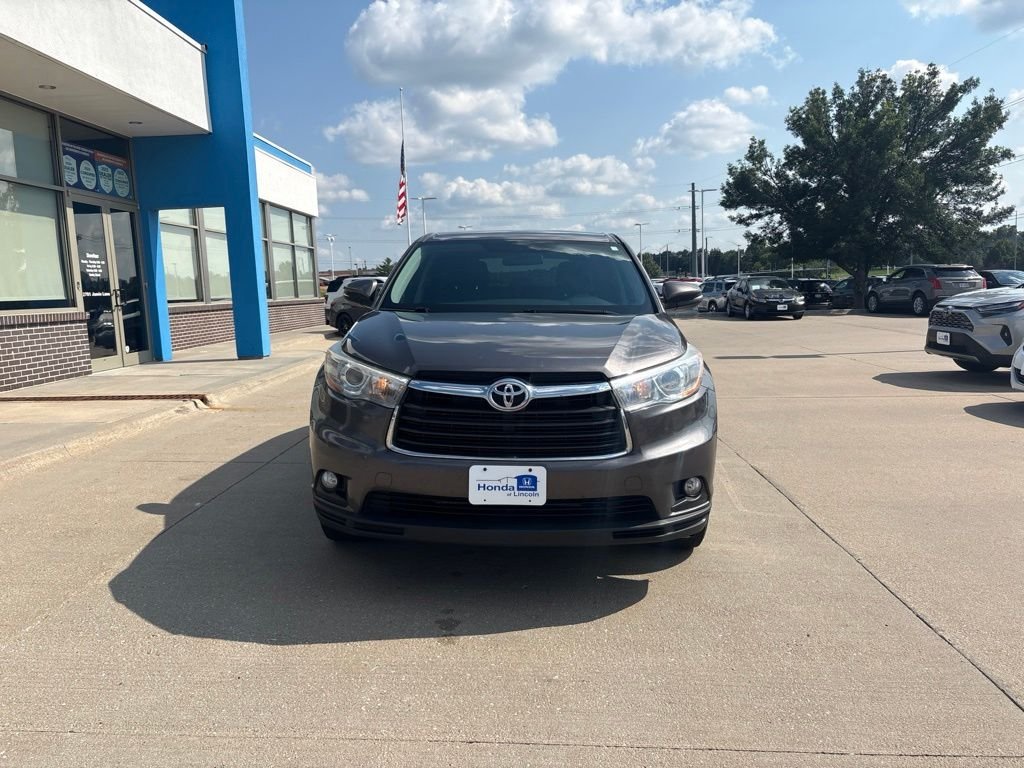 Used 2016 Gray Toyota LE V6 image 2