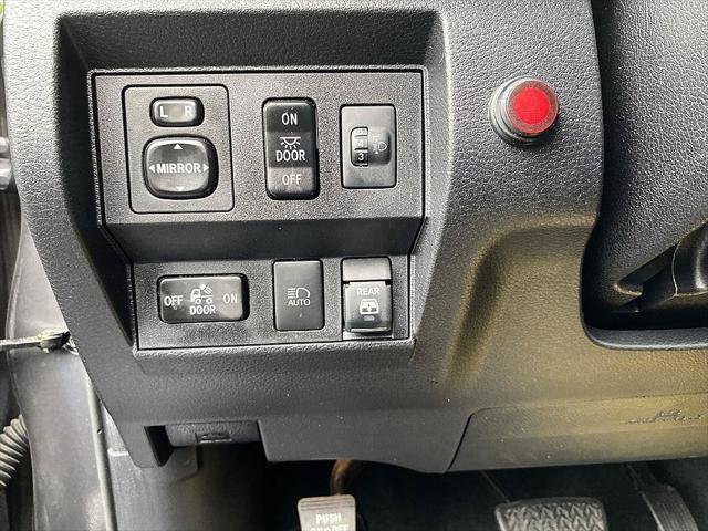 Certified Used 2021 MAGNETIC GRAY MET. Toyota  image 25