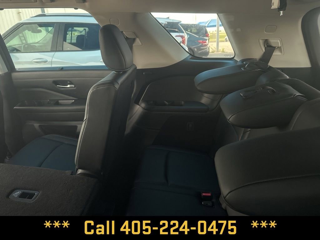 Used 2025  Nissan SL image 42