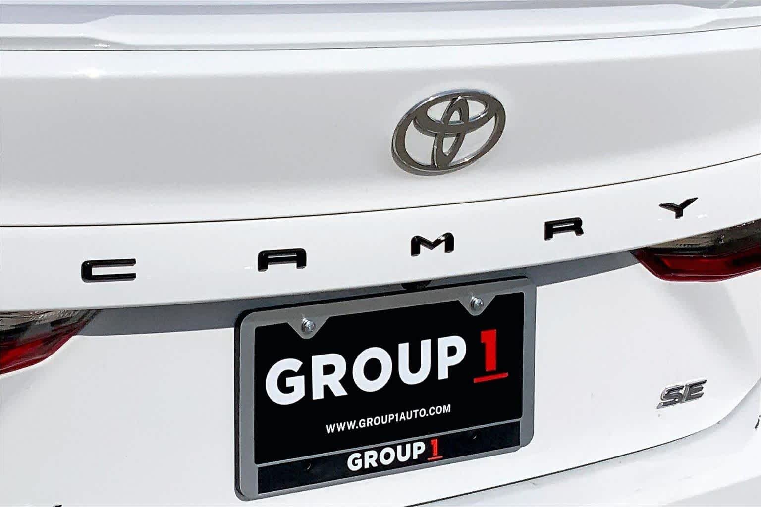 Used 2025 Ice Cap Toyota SE image 30