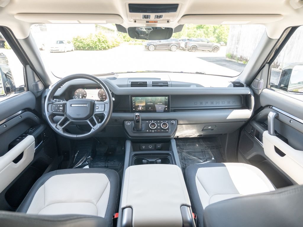 Certified Used 2024 Black Land Rover X-Dynamic SE image 18