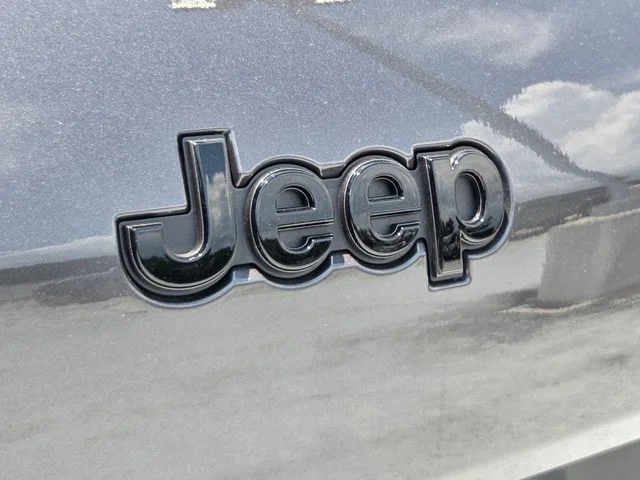 New 2026 Baltic Gray Metallic Clear-Coat Exterior Paint Jeep Limited Reserve image 35