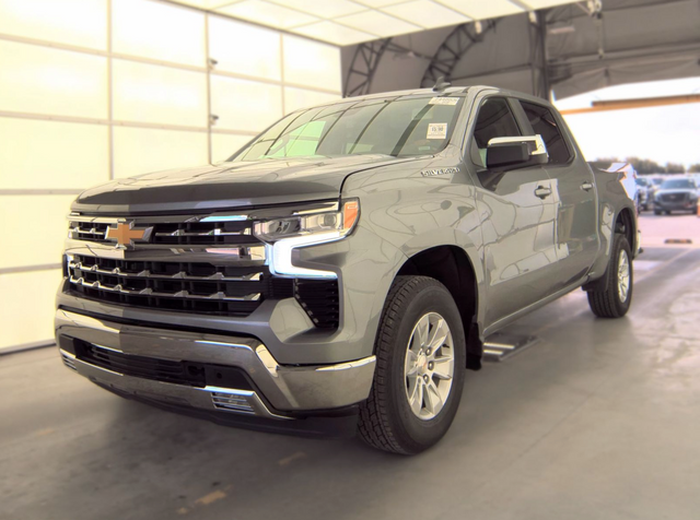 Used 2025 Gray Chevrolet LT image 2
