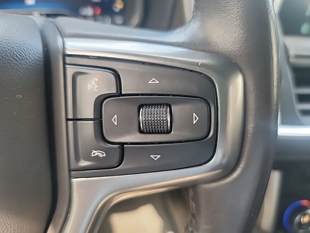 Used 2022 Gray Chevrolet Z71 image 20