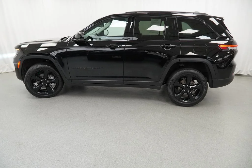 Used 2024 Black Jeep Limited image 15