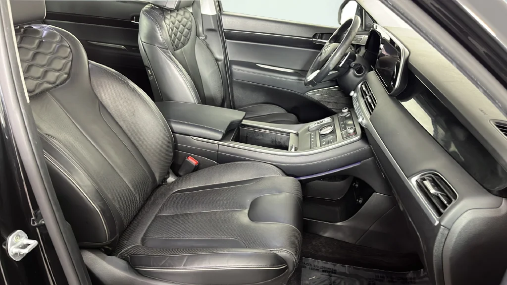 Used 2021 Black Hyundai Limited image 22