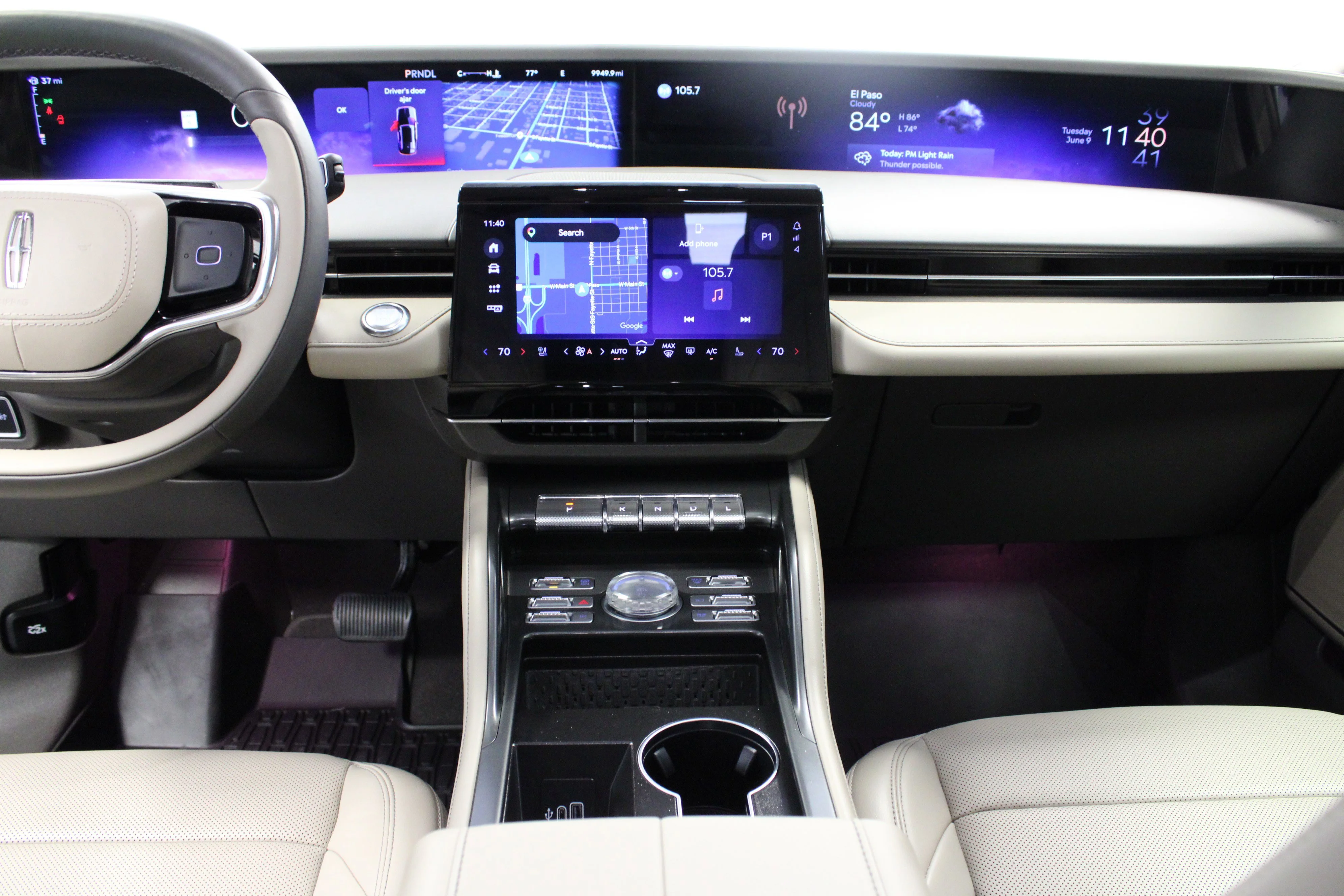 Used 2025 White Platinum Clearcoat Metallic Lincoln Premiere image 18