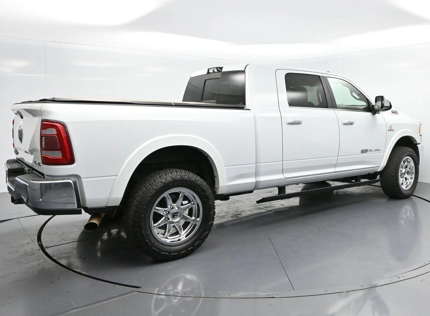 Used 2022 Bright White Clearcoat Ram Longhorn image 7
