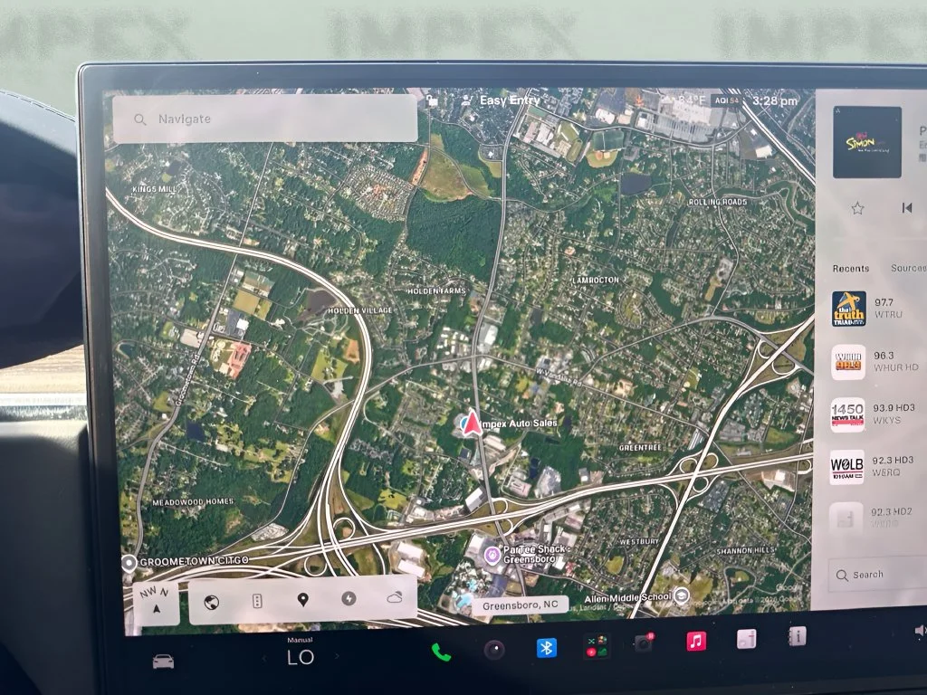 Used 2023 White Tesla Base image 17