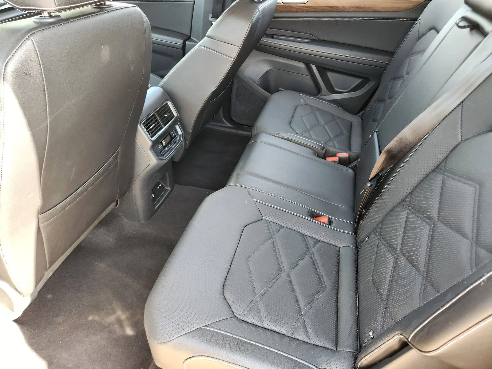 Used 2025 Gray Volkswagen 2.0T SE w/Technology image 29