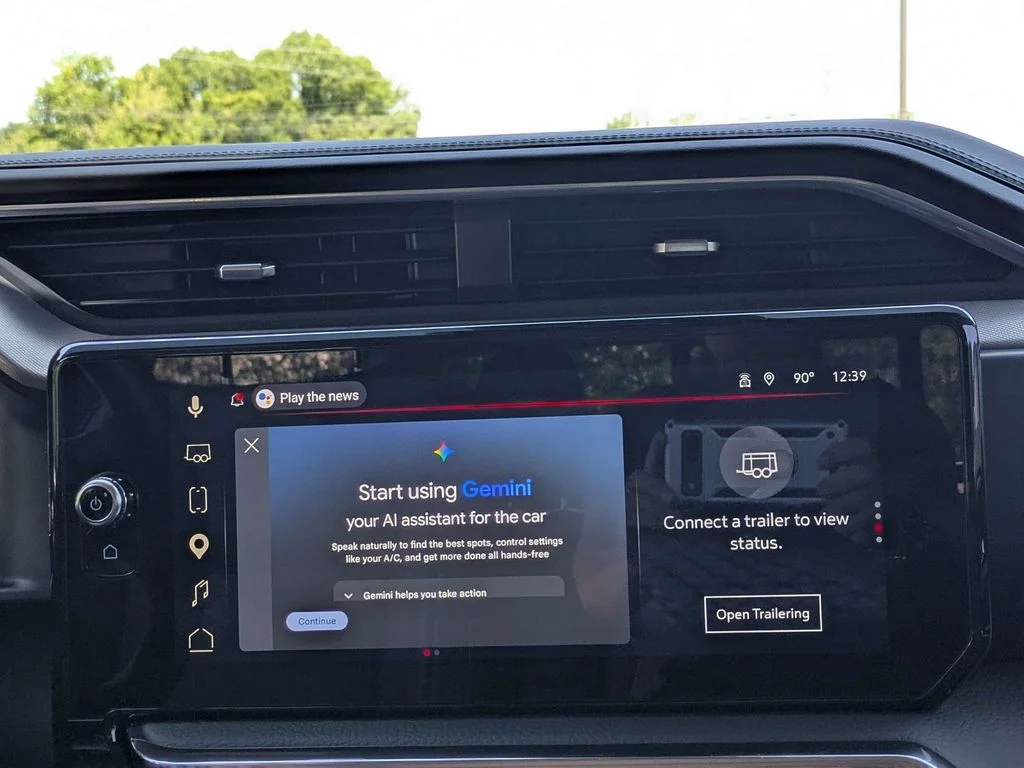 Used 2025 Silver GMC Denali image 19