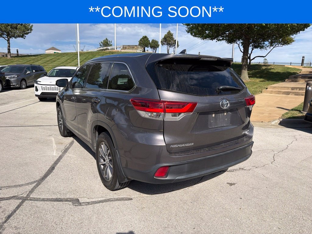 Used 2019 Gray Toyota XLE image 10