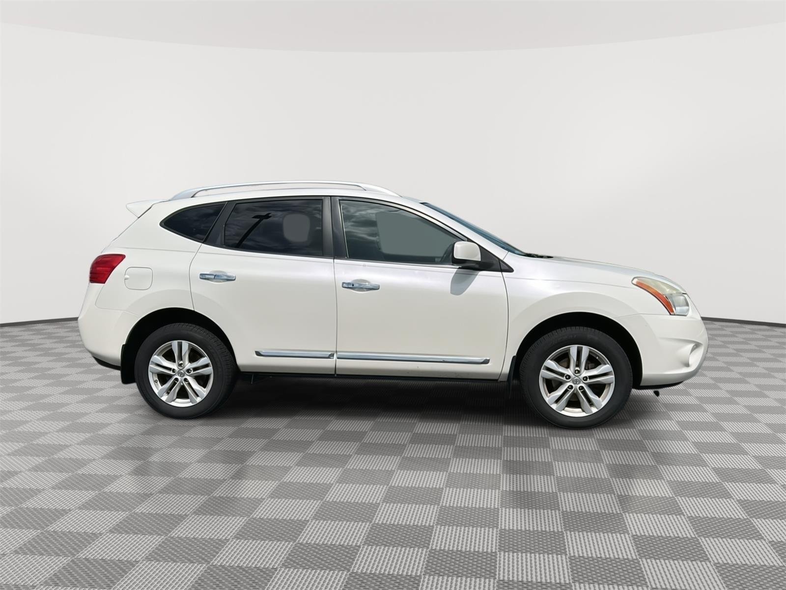 Used 2012 Pearl White Nissan SV image 2