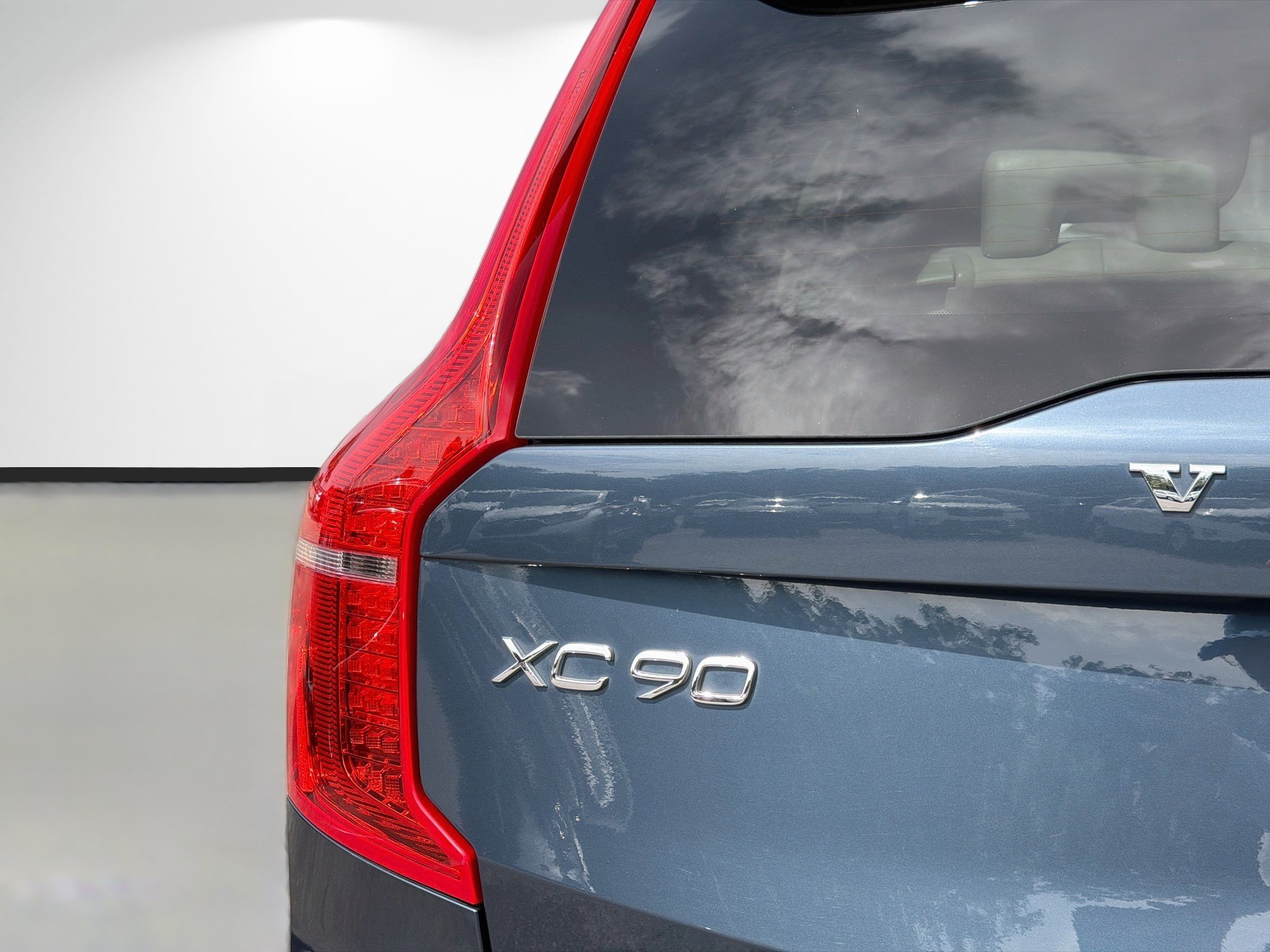 Used 2023 Thunder Gray Metallic Volvo Plus image 11