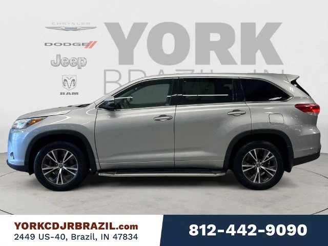 Used 2017 Silver Toyota LE image 2