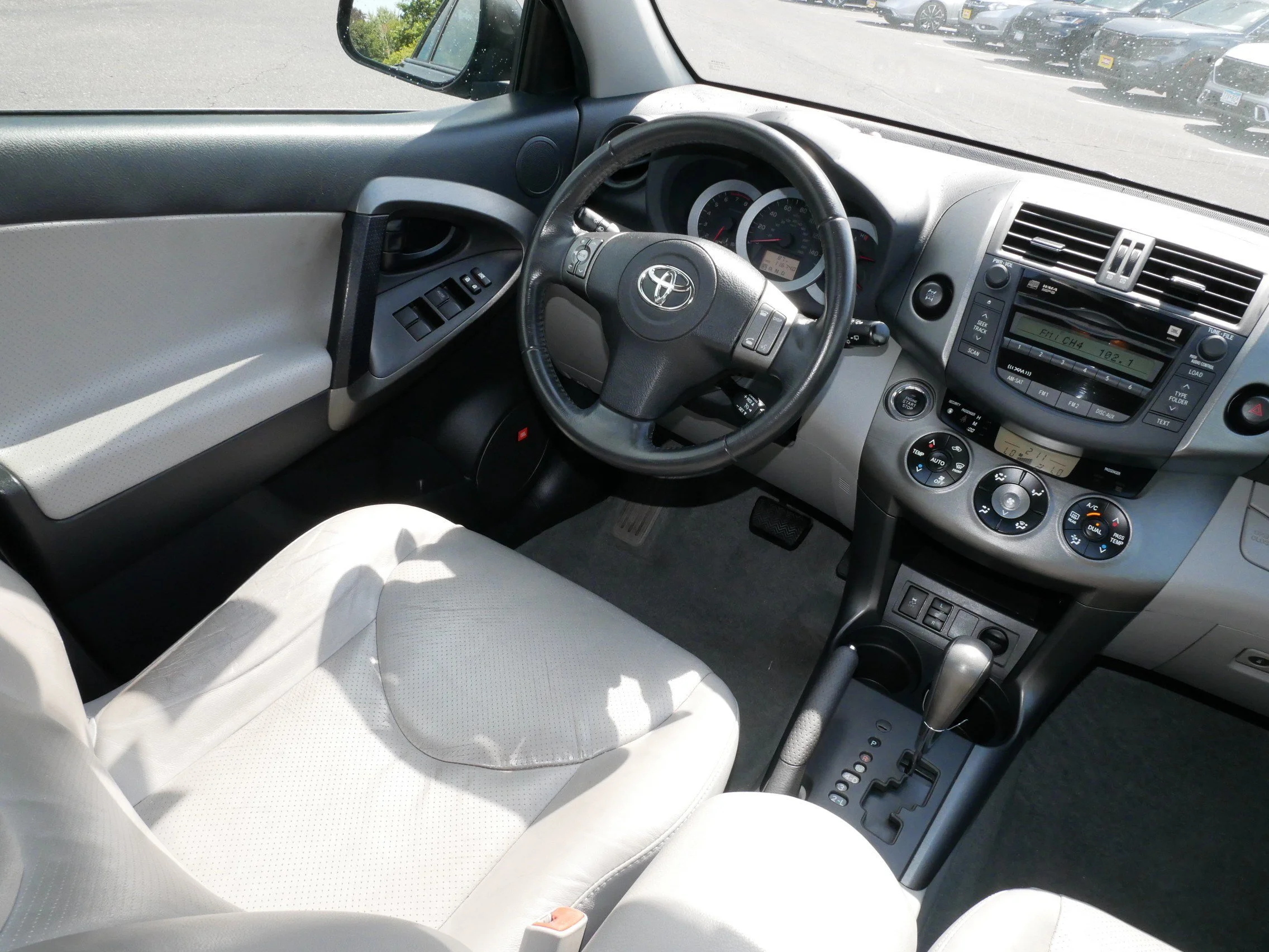 Used 2011 Black Toyota Ltd image 9