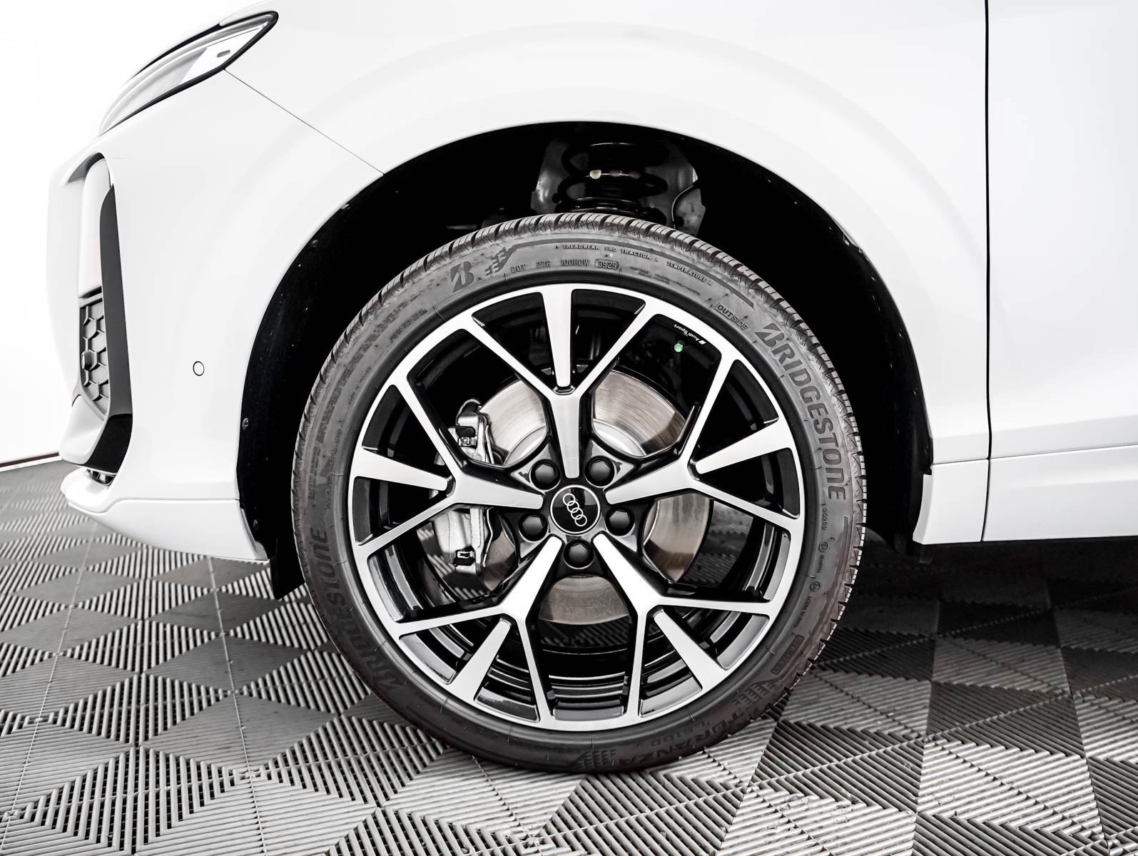 Certified Used 2025 Polar White Mercedes-Benz GLC 350e 4MATIC® SUV image 6