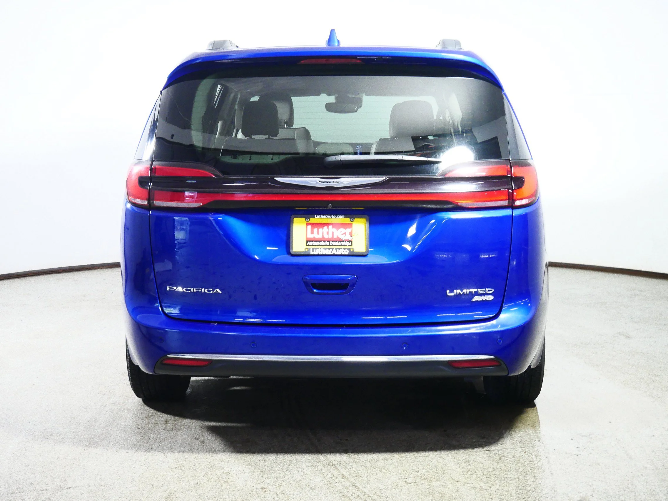 Used 2021 Fathom Blue Pearlcoat Chrysler Limited image 6