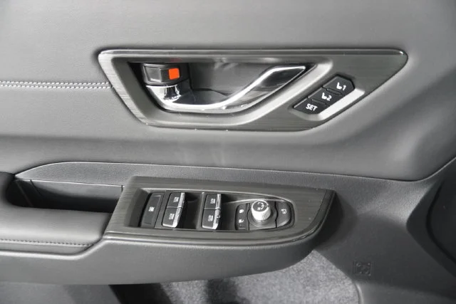 New 2026 CRYSTAL BLACK SILICA Subaru Touring image 10