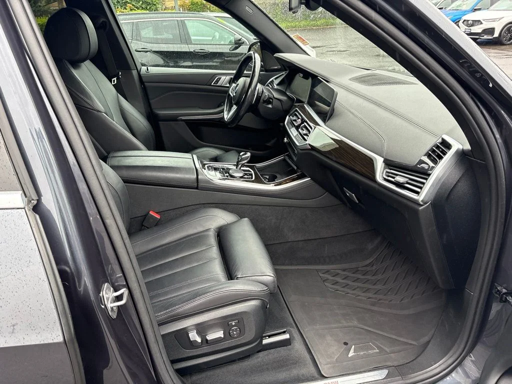 Used 2019 Gray BMW xDrive40i image 23
