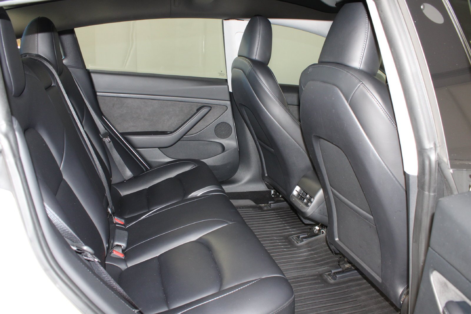 Used 2023 White Tesla Base image 17