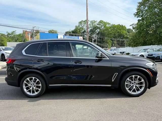 Used 2022 Black Sapphire Metallic BMW xDrive40i image 4