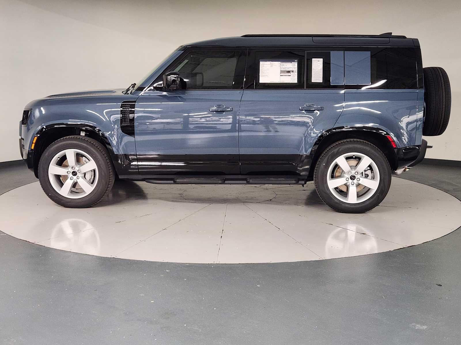 New 2026 Tasman Blue Land Rover X-Dynamic SE image 5