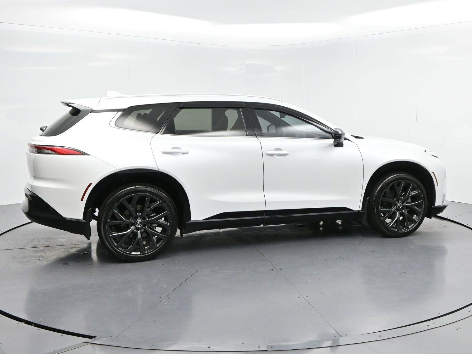 Used 2025  Toyota XLE image 8