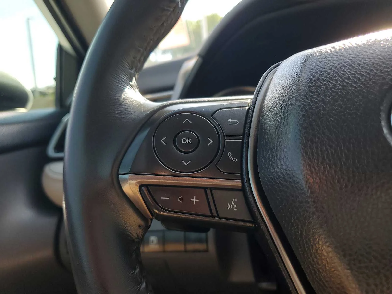 Used 2022 Celestial Silver Metallic Toyota SE image 19