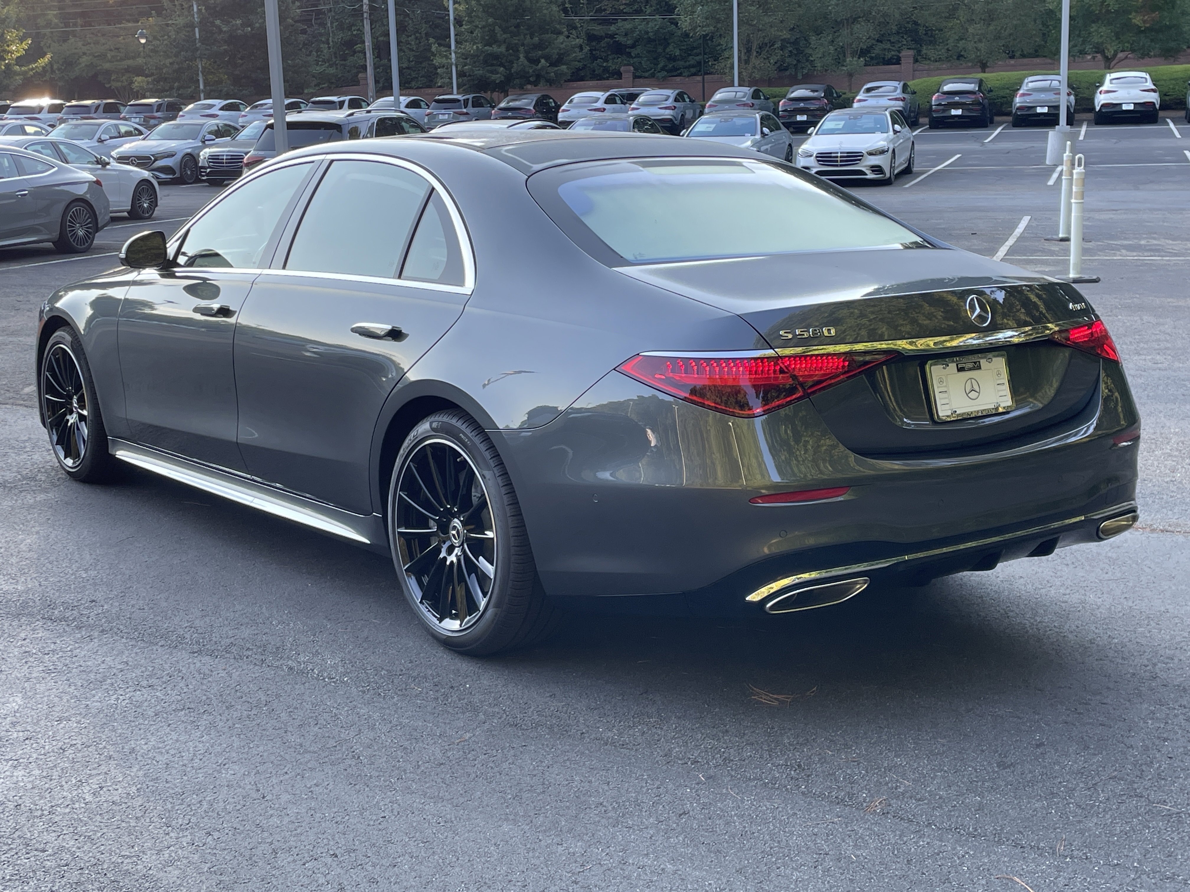 New 2026 MANUFAKTUR Signature Graphite Metallic Mercedes-Benz S 580 4MATIC® Sedan image 11
