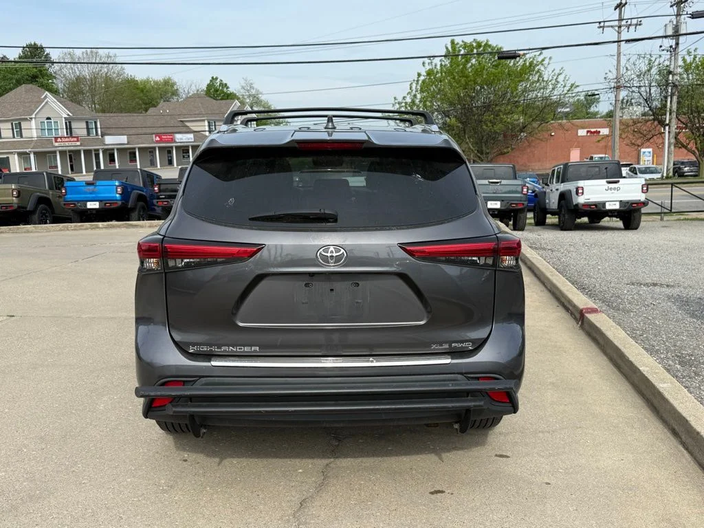 Used 2022 Gray Toyota XLE image 7